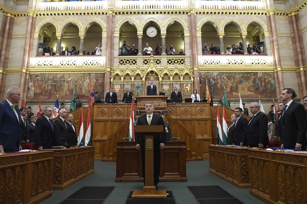 A jég hátán is megélő fiatalokkal építené a virágzó Magyarországot Orbán