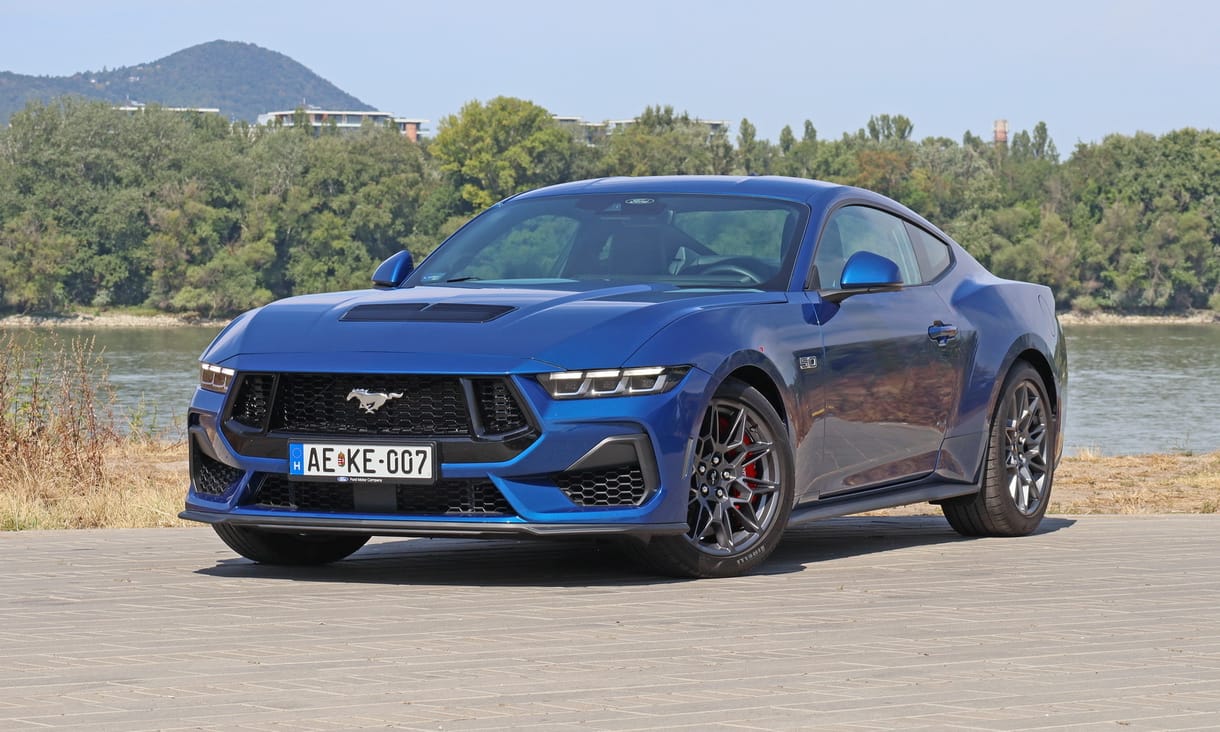 Zéró villany, semmi turbó, csak az őszinte V8: meghajtottuk a vadonatúj Ford Mustangot