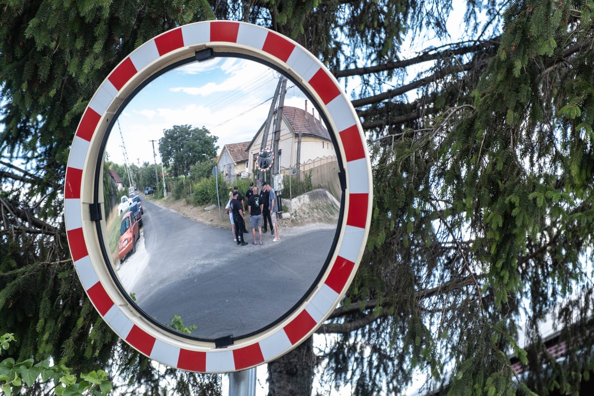 „Jogilag fehér galamb tisztaságú” – dúltak az indulatok a dabasi lakossági fórumon a gyerekgyilkos visszaköltözése után