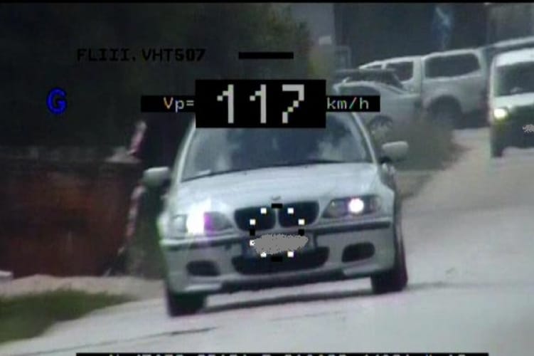 50 helyett 117-tel repesztett a Környén lefotózott BMW-s