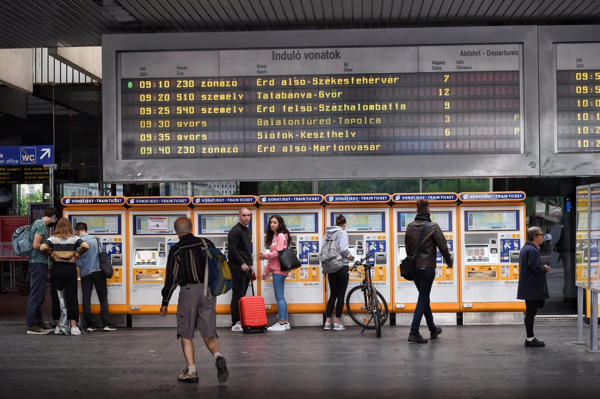 A székesfehérvári vonalon történtek miatt egyes járatok vonatszámot váltottak, így nem látszódtak a vonatinformációs rendszerben