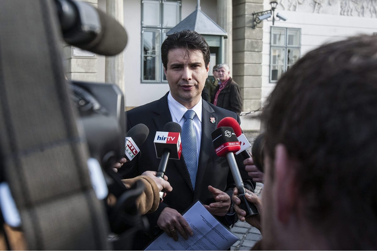 Mesterházy átadta Ádernek a regisztrációval kapcsolatos kifogásait