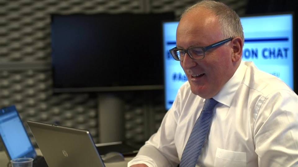 Timmermans: Aggasztó a Népszabadság bezárása