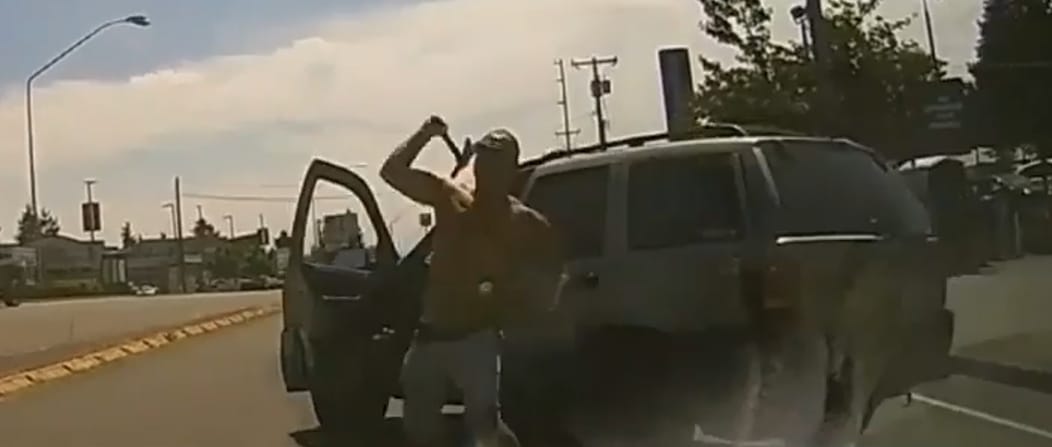 Videó: baltával próbálta rendezni a közúti vitát egy terepjárós Amerikában