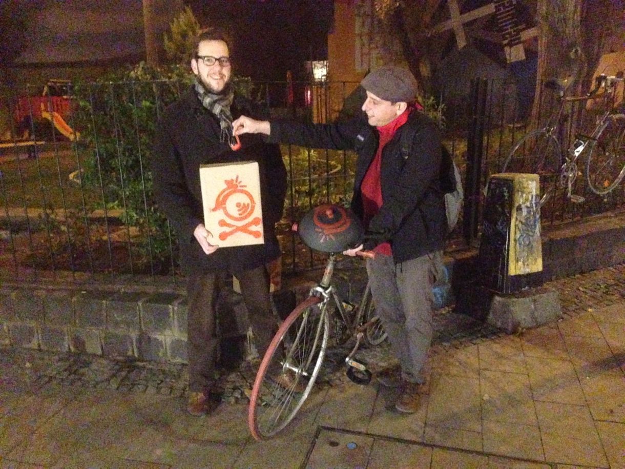 Lámpára és csengőre gyűjtenek a rendőri vegzálások ellen