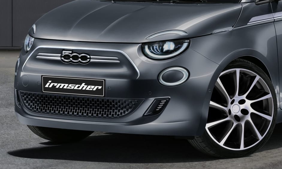 Látványos Irmscher tuningot kapott a kis Fiat 500 villanyautó