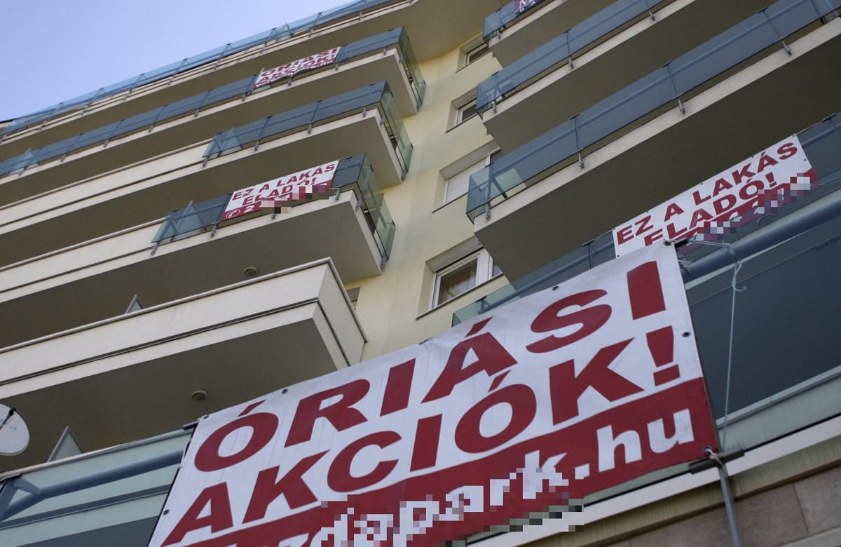Dübörög az ingatlanpiac: visszaesett az adásvételek száma