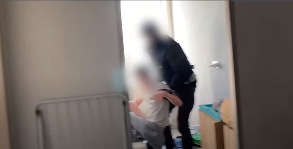 Lopott adatokkal vásárolgattak külföldi egyetemisták, lecsaptak rájuk a rendőrök