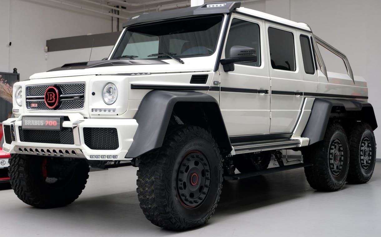 Szuperritka 6 kerekű Brabus Mercedes került eladósorba