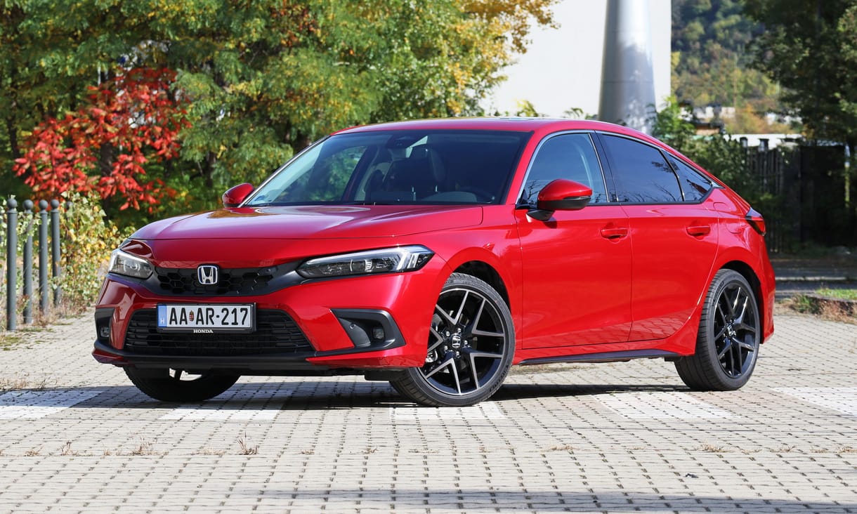 Pár csepp benzin: teszten a pofátlanul keveset fogyasztó új Honda Civic