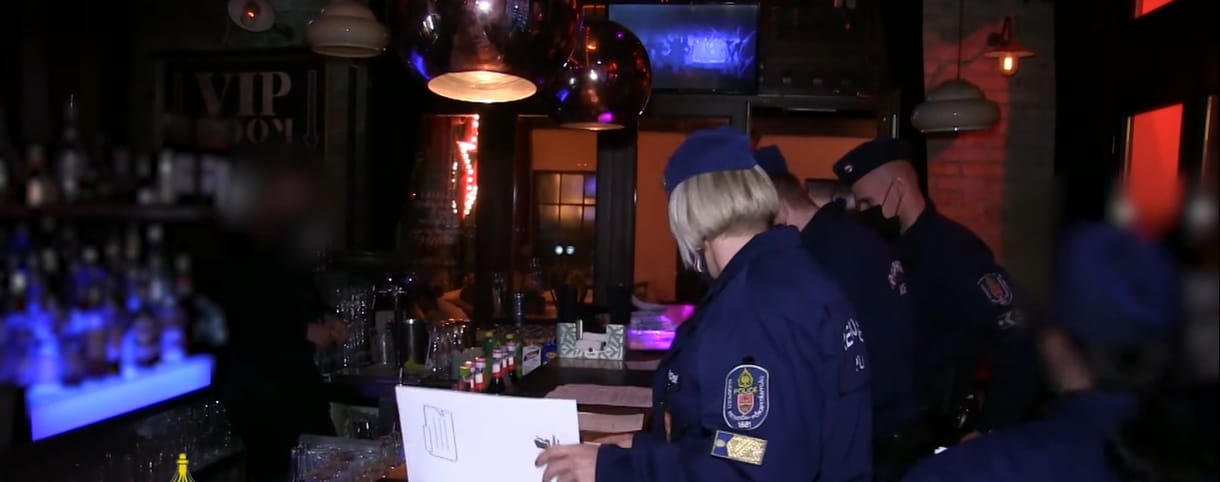 Razziázott a rendőrség Budapesten, kilenc helyet bezárattak
