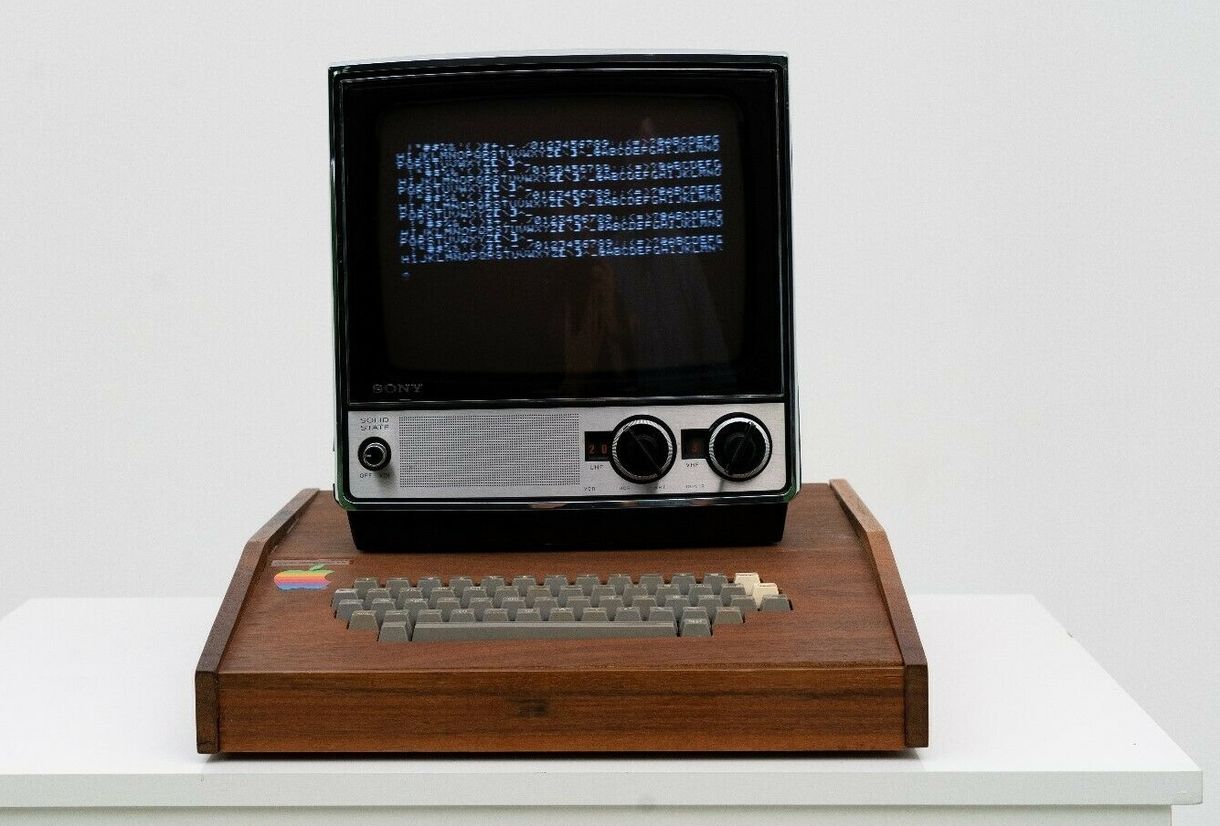441 millió forintért árulnak egy régi számítógépet, amelyen Steve Jobs is dolgozott
