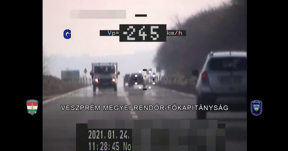 Videó: a rendőrök 245-ös tempónál meszeltek le egy sofőrt a 710-es főúton
