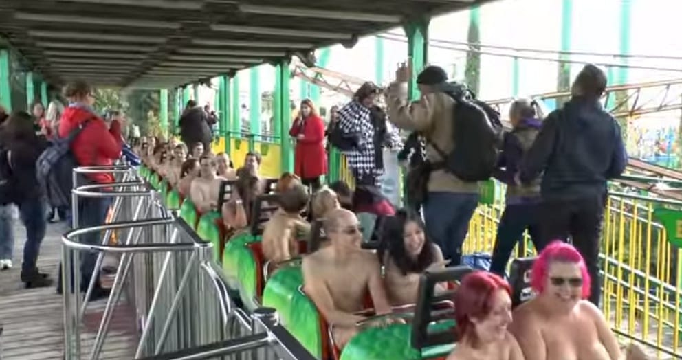 Nem sikerült megdönteni a meztelen hullámvasutazás rekordját – videó