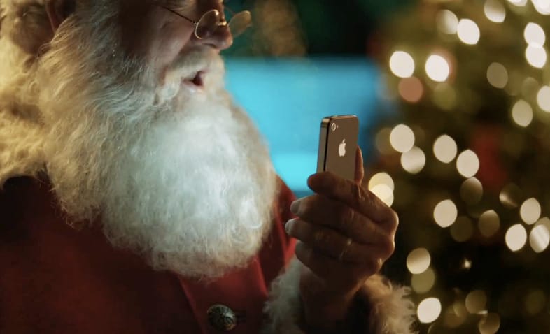Mikulás az iPhone 4S segítségével viszi helyükre az ajándékokat (videó)