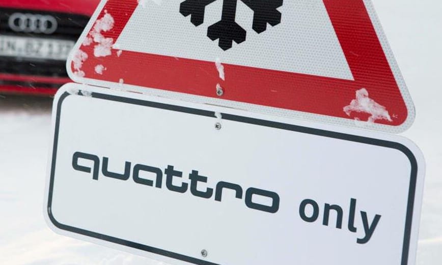 A koronavírus miatt síelők helyett egy sportos Audi kombi száguldott a sípályákon