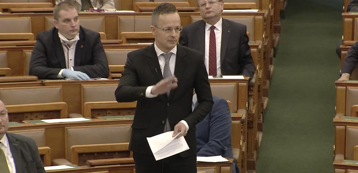 Kétezernél is több lélegeztetőgép érkezik a héten Magyarországra