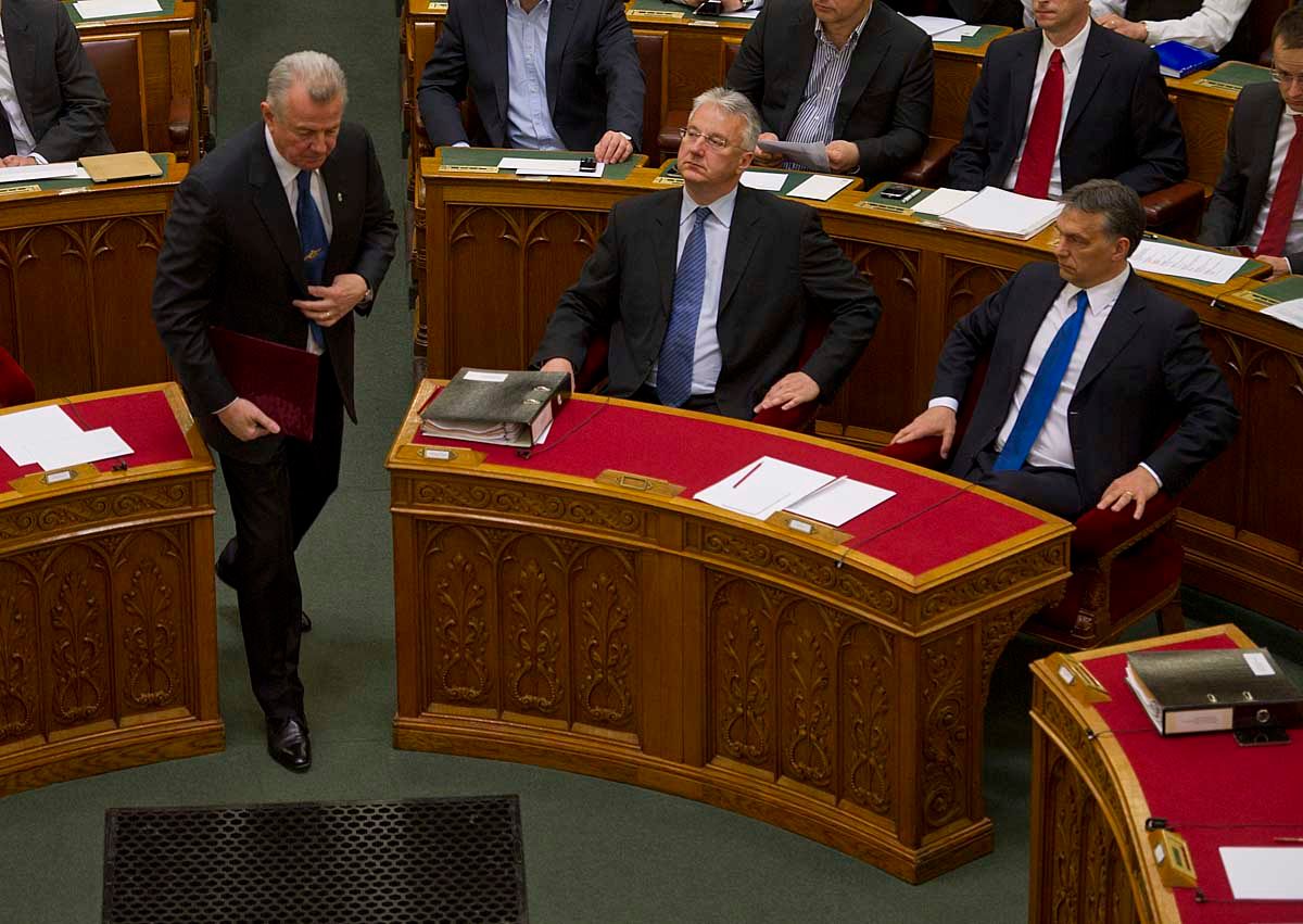 Kioktattak, amikor Schmittről kérdeztük a fideszeseket