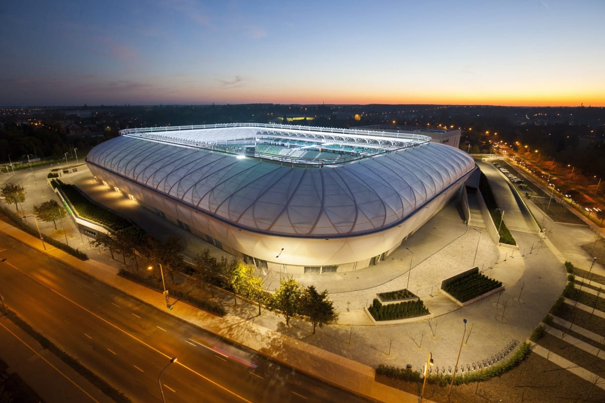Túl hideg volt, nem volt víz a néhány hónapja átadott stadionban