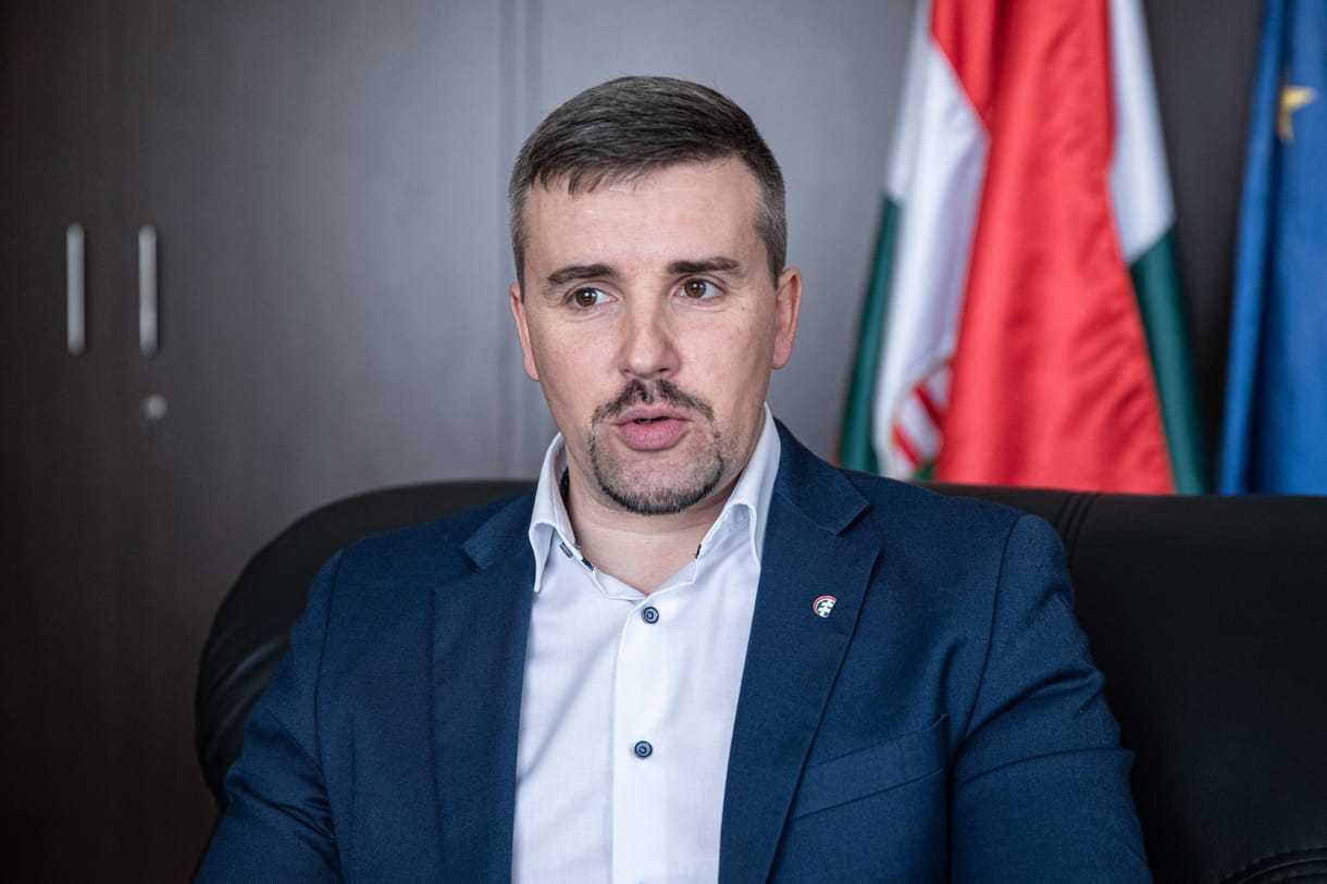 Jakab Péternek is kell tolmács