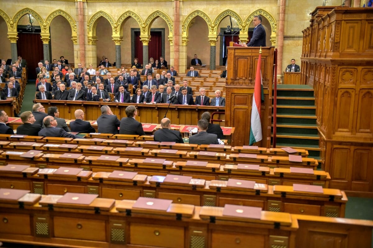 Offshore cégekről vitáznak hétfőn a parlamentben