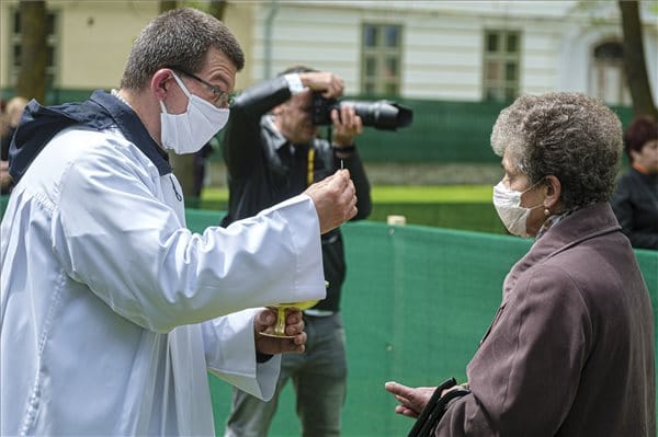 Lehetővé tette a csíksomlyói búcsú megtartását a román kormány