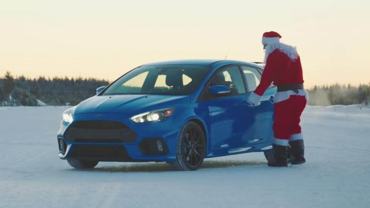 Látott már driftelő Mikulást? Akkor mutatunk egyet – videó