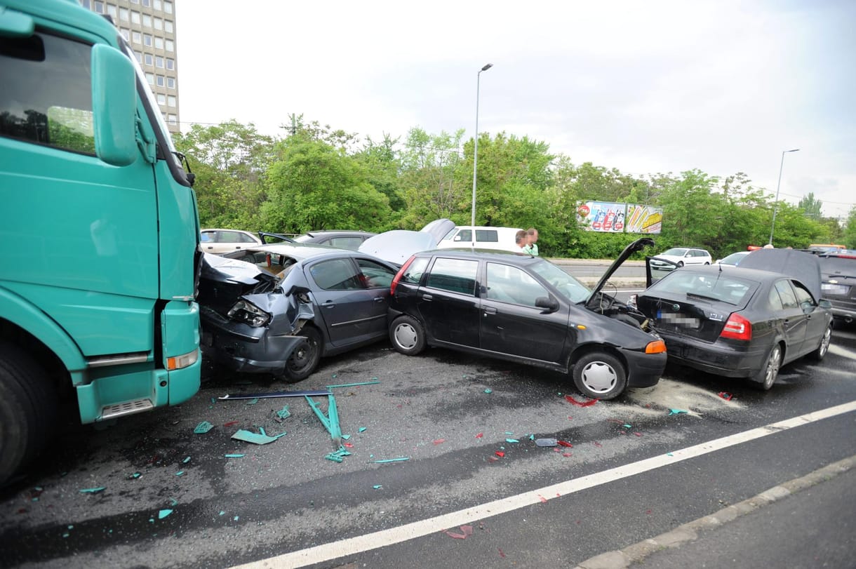 Tömegbaleset történt Ferencvárosban – fotók