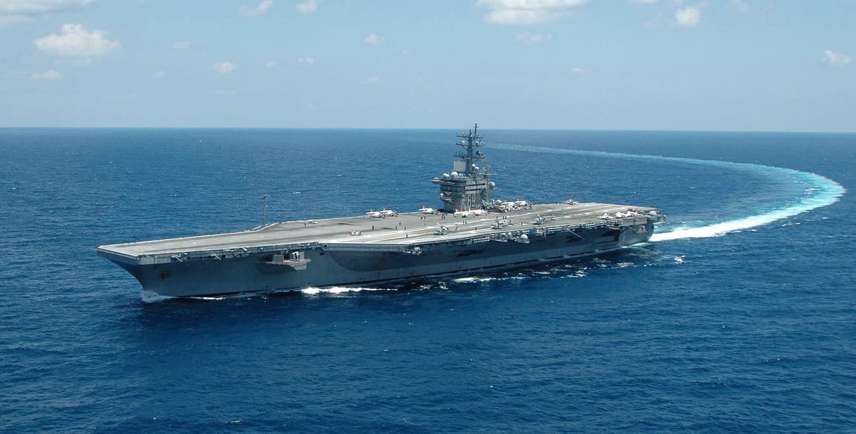 Egy igazi monstrum tart Izrael felé – mire képes a USS Dwight D. Eisenhower anyahajó?