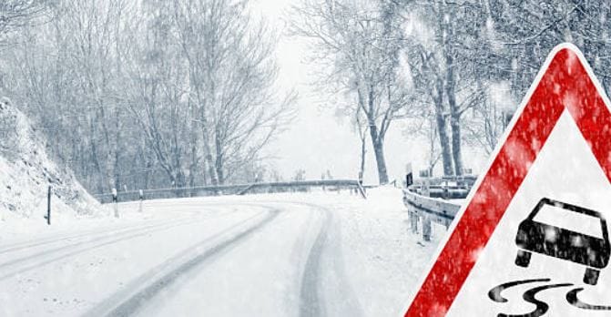 Hány autós csúszott már meg a jeges úton, hányan járatják a motort indulás előtt? - így autóznak télen a magyarok egy felmérés szerint