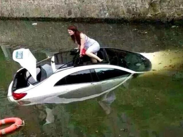 Megúsztatta egy ostoba sofőr a kecskeméti Mercedest