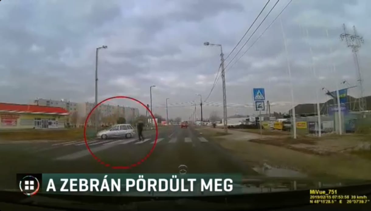 Videó: Zebrán pördült meg egy fékező autós Kazincbarcikán