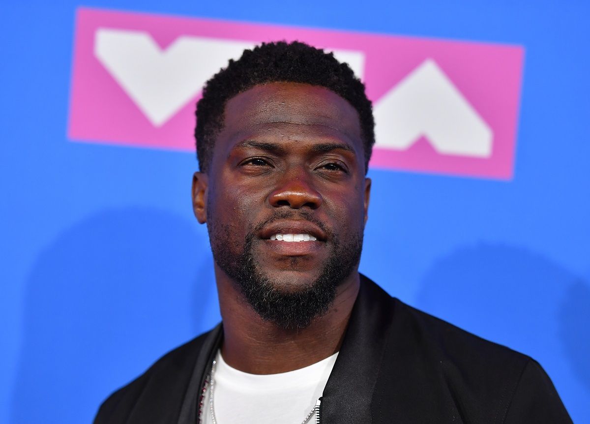 Kevin Hart ismét a Parlament előtt fotózkodott