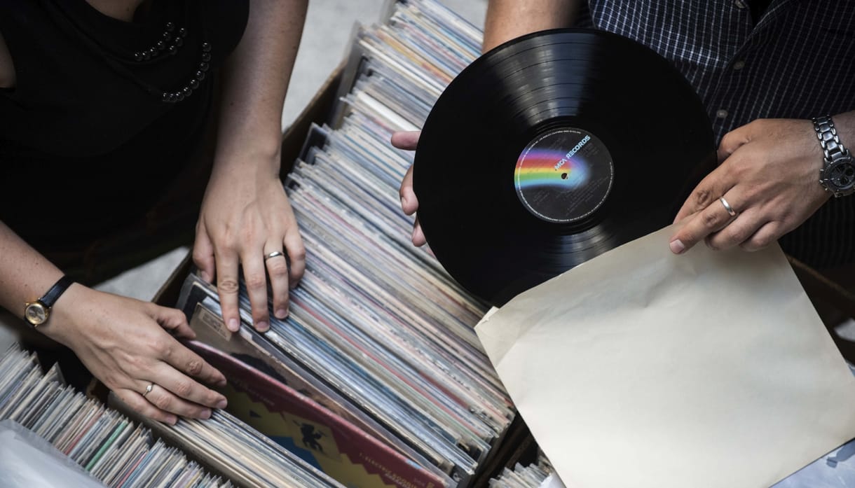 Vinyl-fanoknak és zeneőrülteknek szóló programsorozattal tér vissza Horváth Gergely