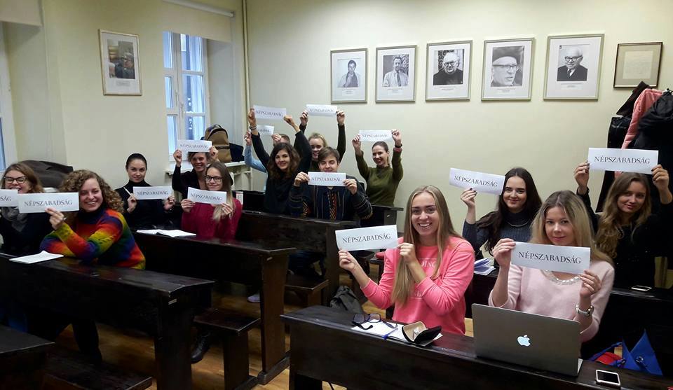 Még Litvániából is biztatják a népszabisokat – fotó