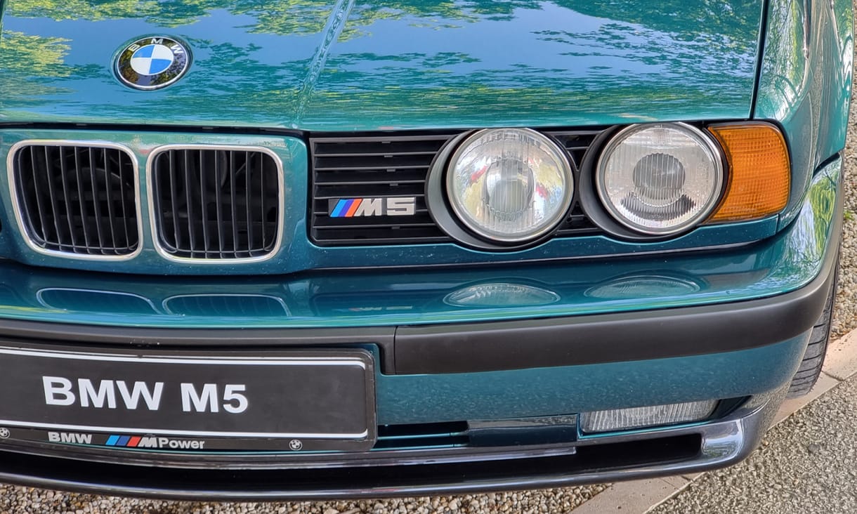 Balatoni randevú egy 30 éves BMW M5 Nürburgringgel - beindítottuk a 340 lovas időgépet