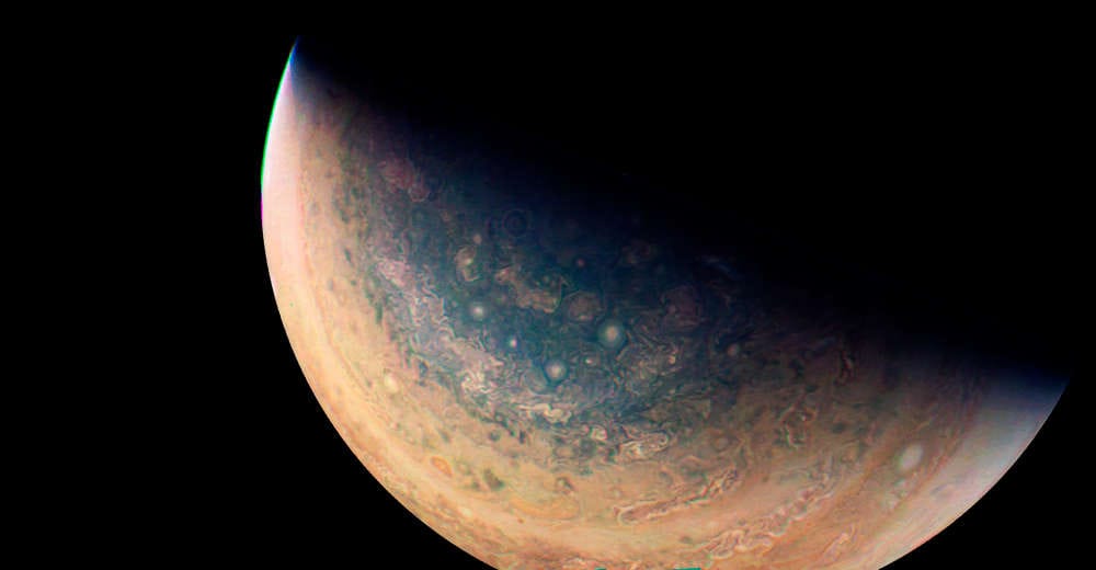 Ilyen közelről még sosem fotózták le a Jupiter vörös foltját