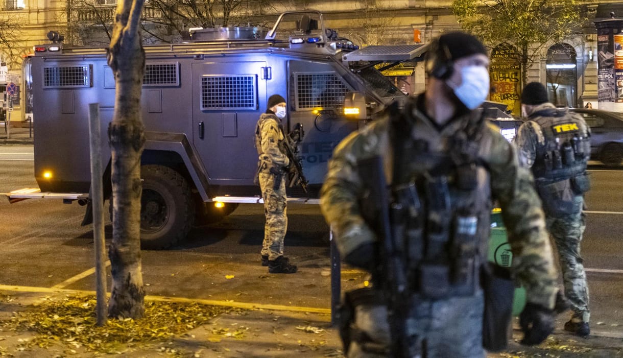 Karácsony Gergelynek nem tetszettek a fegyverben járőröző terrorelhárítók