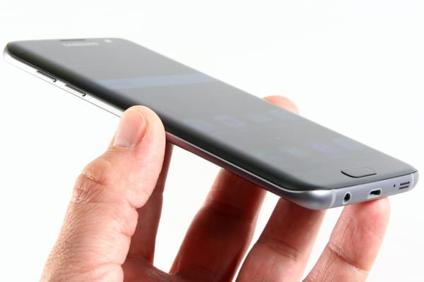 Ebbe a telefonba mindent beletett a Samsung, amit csak hiányoltunk – teszt