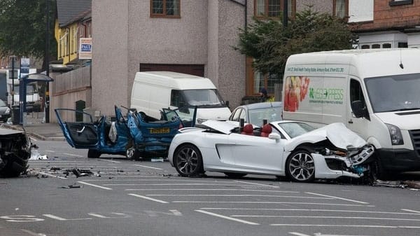 Fiestát zúzott le egy Audi R8 Spyder - fotók