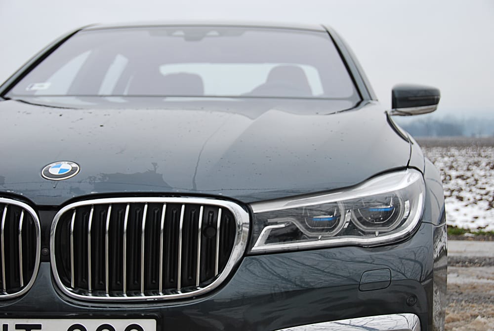 Több mint 33 ezer BMW-t (és Rolls-Royce-t) hívnak vissza egy súlyos hiba miatt