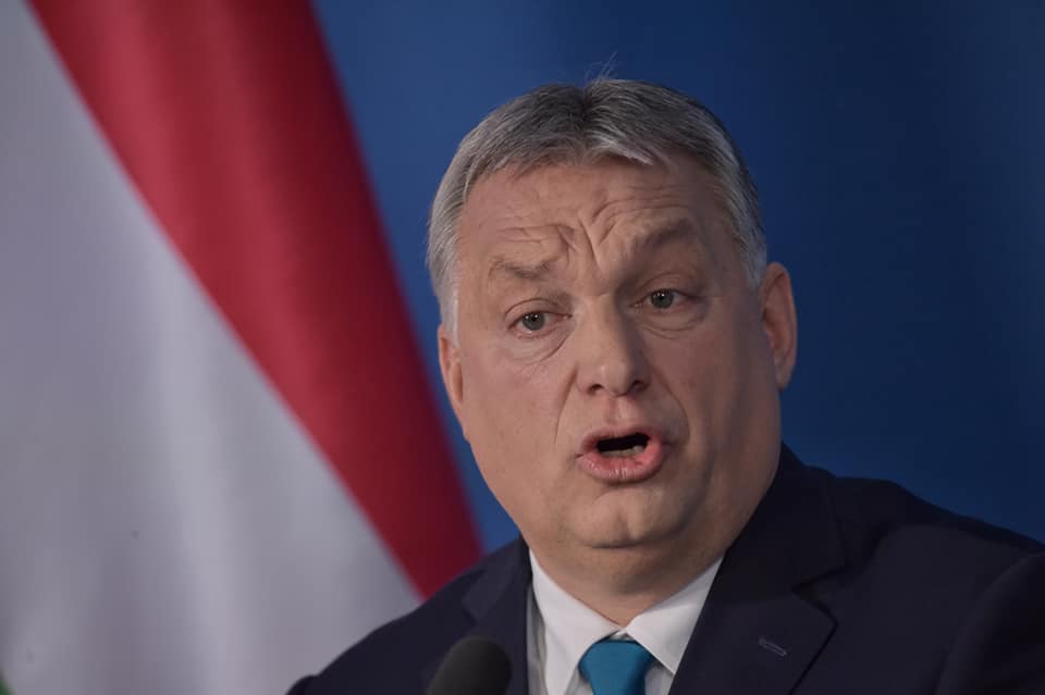 A rendkívüli tartalékból fizet a kormány 890 milliót a pécsi focira