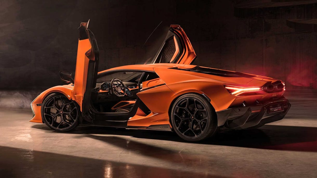 Ha most rendel Lamborghini Revueltót, 2027-ig kell várnia rá