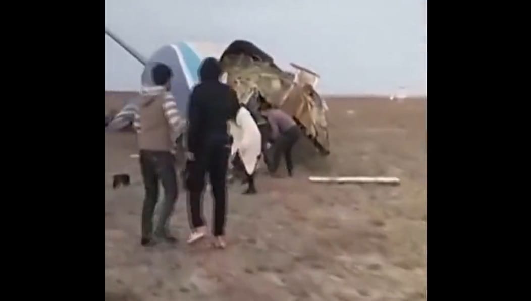 Akik épségben másztak ki a roncsból – videó került elő a légi katasztrófa túlélőiről
