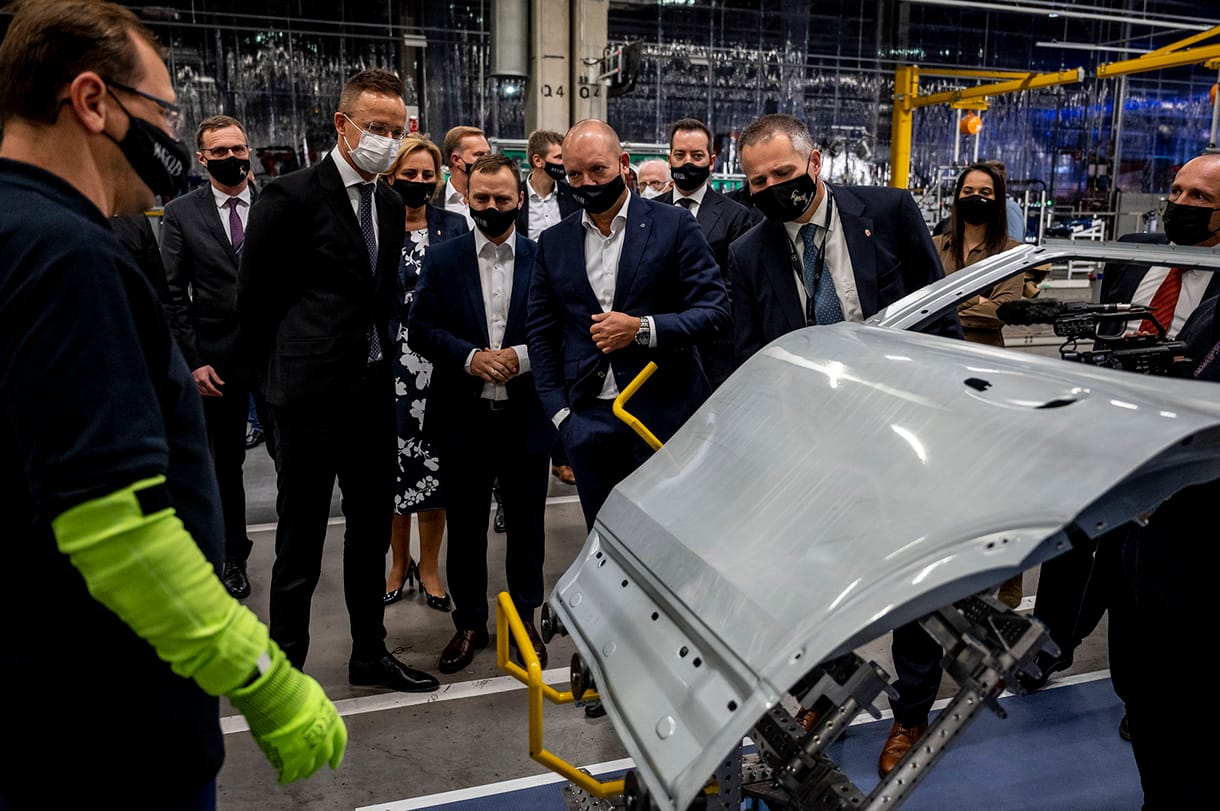 Amikor a NER jószívű: Bigének és Gattyánnak is szorítottak helyet a kormány Covid-pályázatain