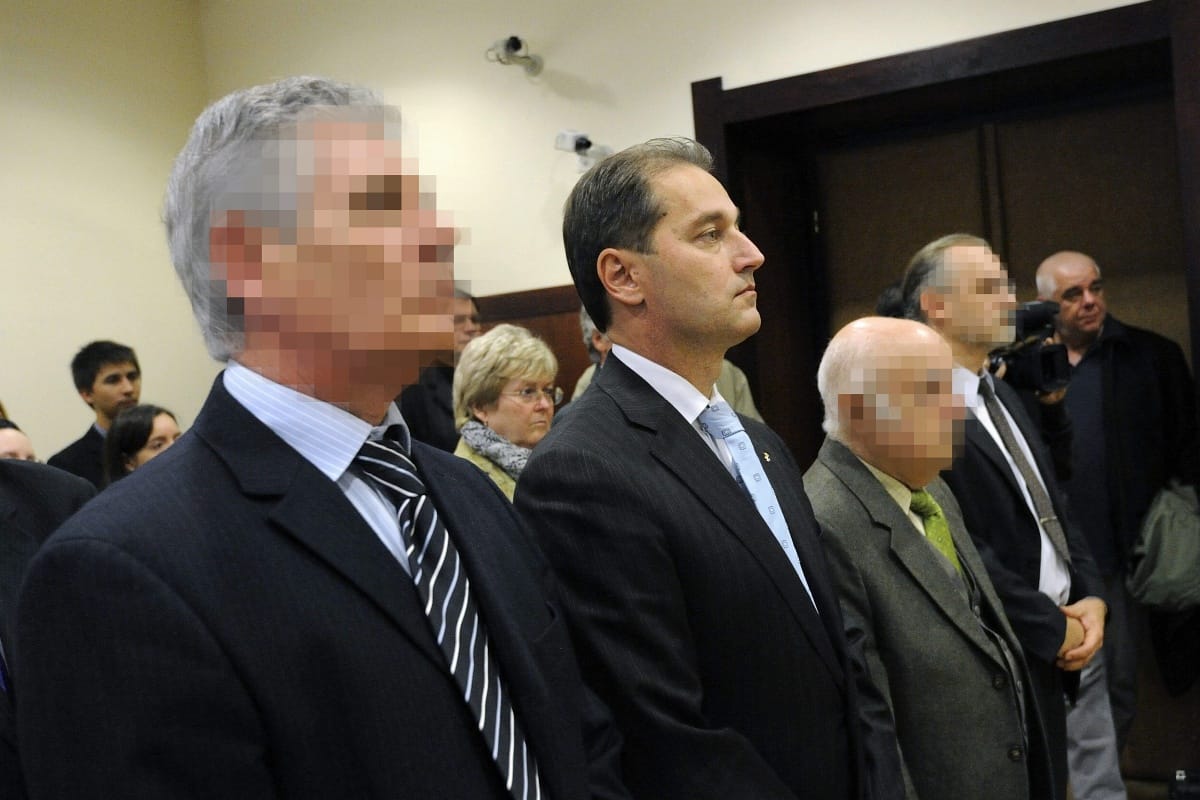 Hunvaldot és Weineket felmentették