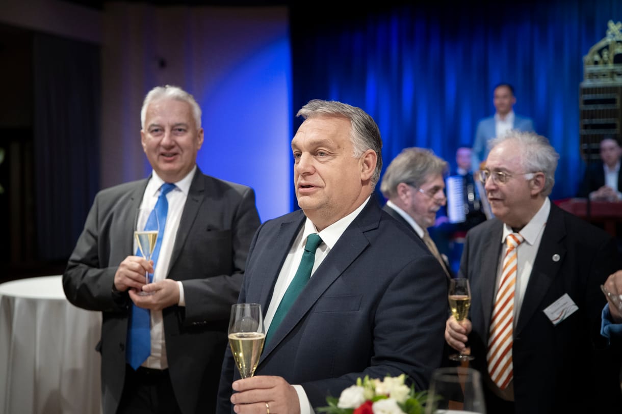 Orbán nemzetközi csatazajról és Brüsszel szorongatásáról beszélt a Diaszpóra Tanács előtt