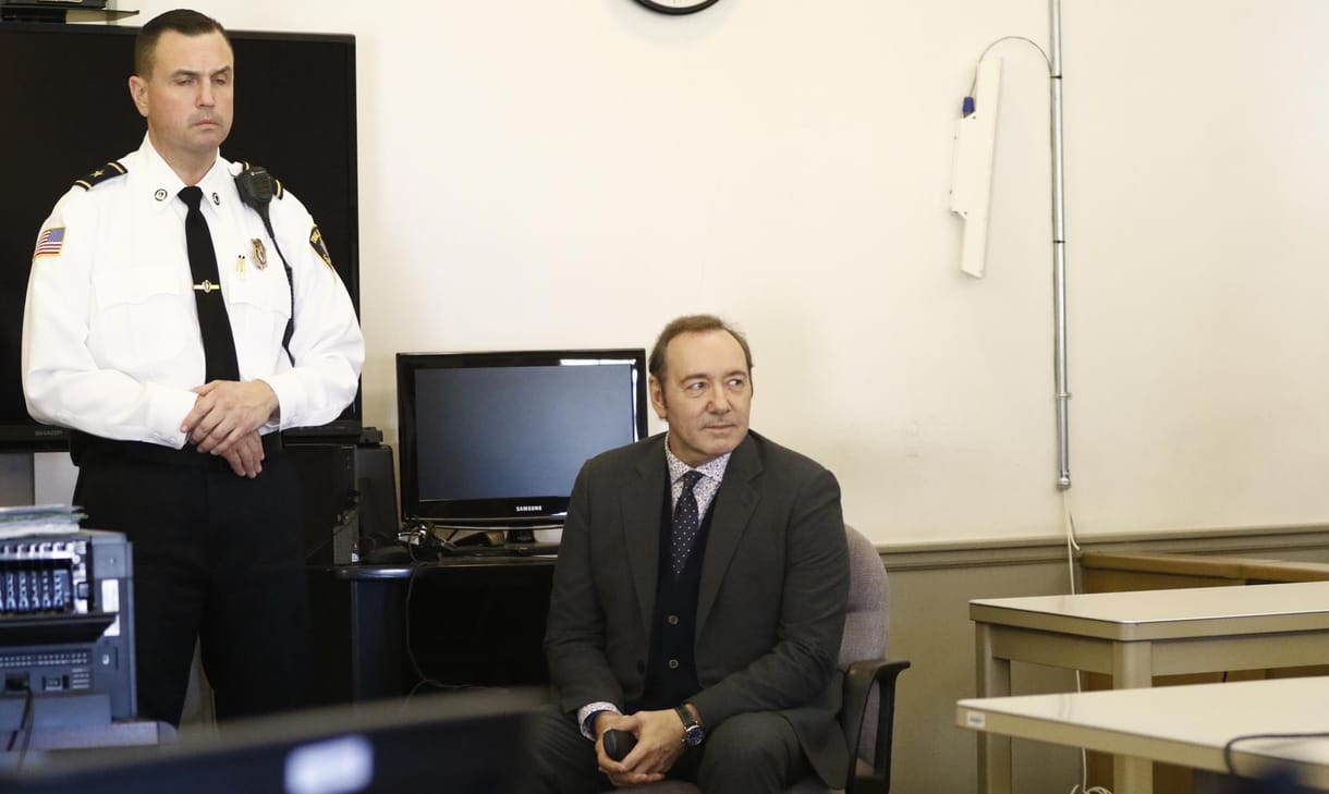 Egy vádat ejtettek Kevin Spacey ellen
