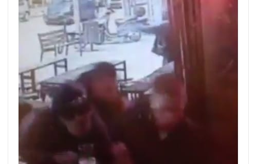 Gépfegyveres alak lőtt szét egy tel-avivi bárt - videó, fotók