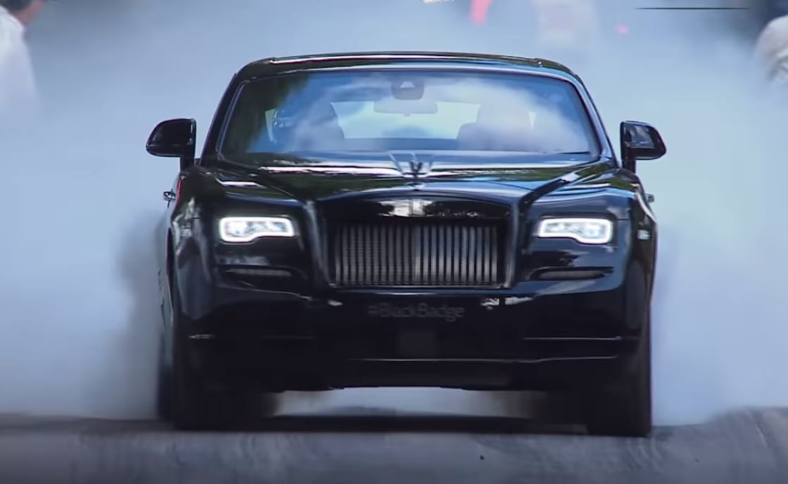 Így még nem sprintelt Rolls-Royce – videó